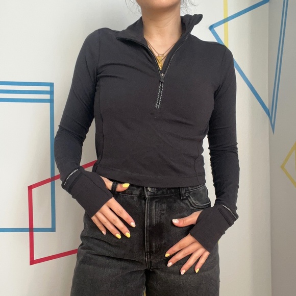 Lululemon Black Cropped 1/2 Zip Rulu Sweater - Picture 1 of 3